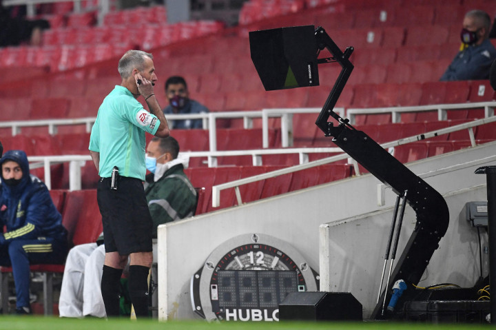 Namun The Gunners masih dinaungi keberuntungan lantaran gol tersebut dibatalkan wasit usai proses VAR lantaran dianggap offside. AFP Photo/Andy Rain