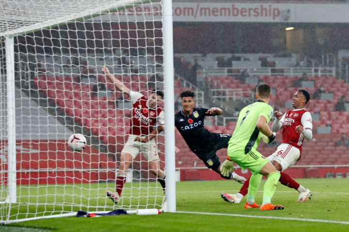 Arsenal tidak mampu meladeni perlawanan Villa yang lantas menambah dua gol lagi lewat Ollie Watkins. AFP Photo/Alastair Grant