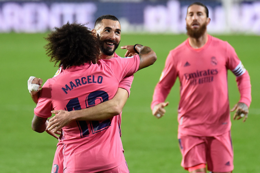 Madrid sempat unggul lebih dulu berkat tembakan Karim Benzema di menit ke-23. Namun setelahnya laga berjalan buruk bagi Sergio Ramos dkk.