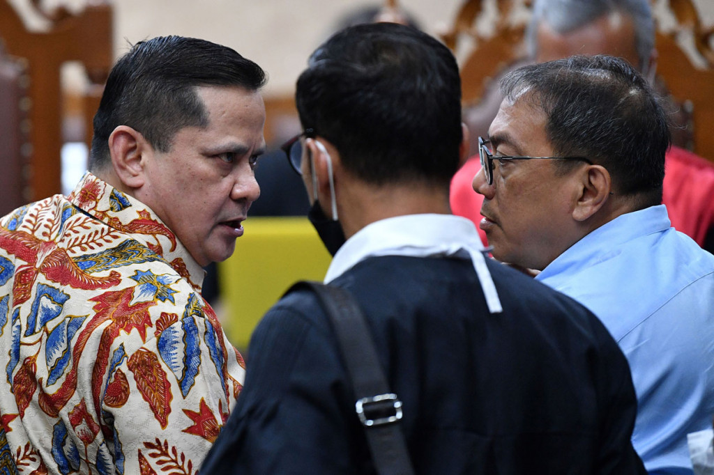 Dalam sidang tersebut, Napoleon mengaku dizalimi oleh pejabat negara atas perkara yang menjeratnya. Ia tidak mengungkapkan secara gamblang siapa pejabat negara yang dimaksud.