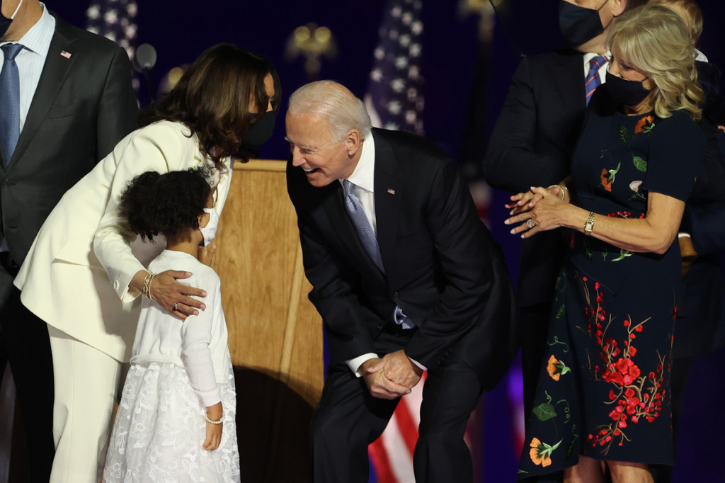 Diketahui, Biden menang usai meraup 290 electoral votes, menyusul kemenangan tipisnya di negara bagian Pennsylvania. Setelah berhari-hari penghitungan suara dan terlibat pertarungan yang sengit, capres Amerika Serikat (AS) dari Partai Demokrat itu akhirnya memenangkan pemilihan Presiden AS 2020.