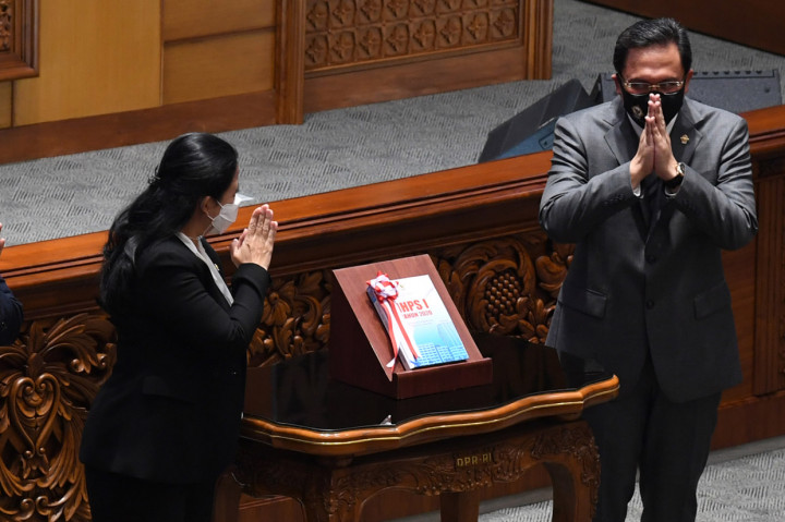 Ketua BPK Agung Firman Sampurna saat menyerahkan Ikhtisar Hasil Pemeriksaan Semester (IHPS) I Tahun 2020 kepada DPR di Jakarta, Senin, 9 November 2020, mengatakan temuan ini merupakan ringkasan dari 634 laporan hasil pemeriksaan (LHP) keuangan, tujuh LHP kinerja, dan 39 LHP dengan tujuan tertentu.