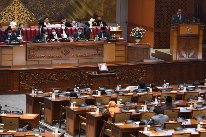 Menurut dia, jumlah tersebut meliputi 6.713 permasalahan kelemahan sistem pengendalian intern (SPI), 6.702 permasalahan ketidakpatuhan terhadap ketentuan peraturan perundang-undangan senilai Rp8,28 triliun, serta 152 permasalahan ketidakhematan, ketidakefisienan, dan ketidakefektifan senilai Rp692,05 miliar.