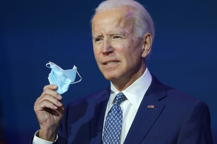 Presiden terpilih AS Joe Biden, Senin, 9 November 2020 waktu setempat, mendesak warga Amerika untuk mengenakan masker untuk mencegah penyebaran virus korona (covid-19). Dia meminta seruan tersebut tidak dianggap sebagai pernyataan politik.