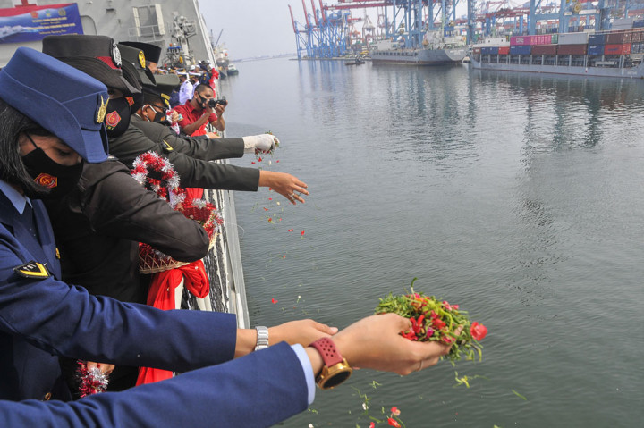 Dalam amanatnya, Puan mengajak seluruh masyarakat untuk mengenang jasa para pahlawan ayng telah berjuang dan berkontribusi bagi kemajuan Tanah Air. “Semangat juang para pahlawan harus menjadi inspirasi bagi seluruh anak bangsa untuk terus mengupayakan kemajuan bangsa,” kata Puan.