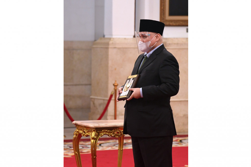 Kemudian, Arnold Mononutu dari Provinsi Sulawesi Utara, Mr Sutan Mohammad Amin Nasution dari Provinsi Sumatera Utara, dan Raden Mattaher Bin Pangeran Kusen Bin Adi dari Provinsi Jambi.