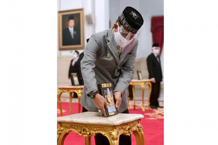 Penganugerahan gelar pahlawan nasional ini dituangkan dalam Keputusan Presiden (Keppres) nomor 117/TK/2020 yang ditekan Presiden Jokowi pada 6 November lalu.