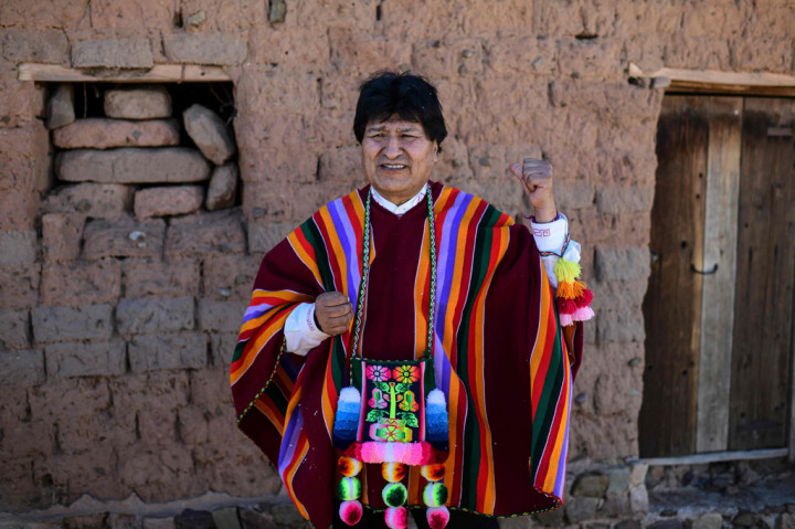 Morales yang tiba di Orinoca bersama mantan Wakil Presiden Alvaro Garcia Linera berterima kasih kepada penduduk atas sambutan mereka.