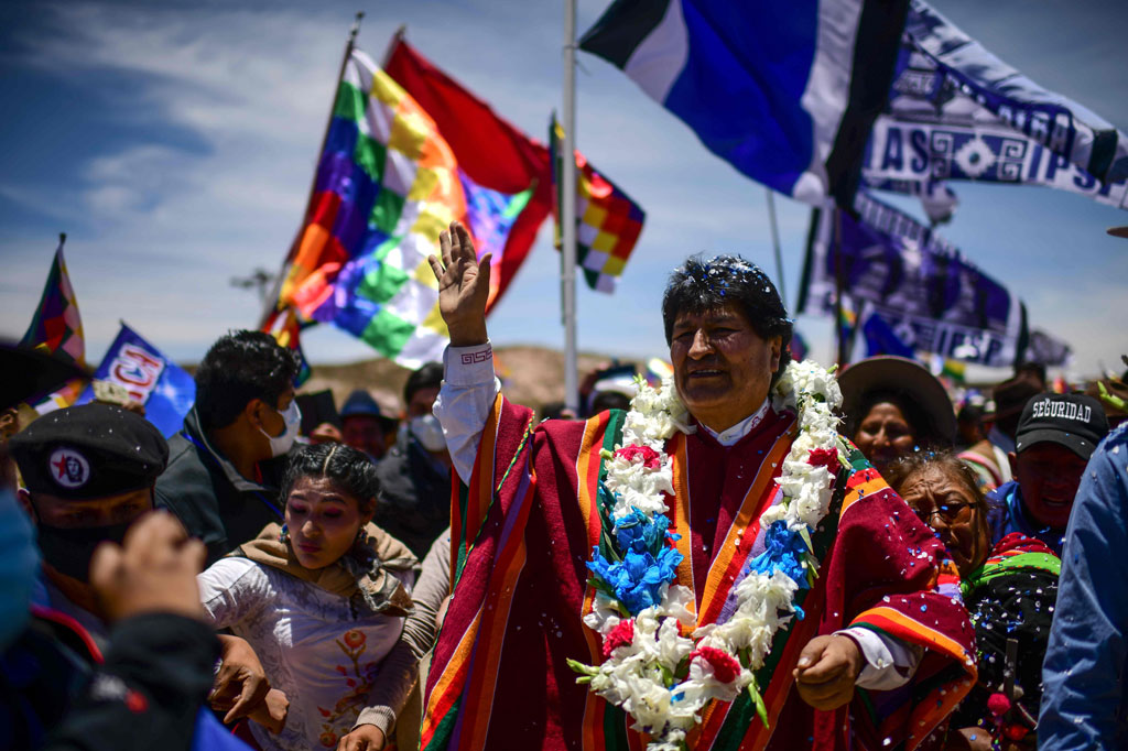 Setelah kembali ke Bolivia pada Senin, 9 November 2020, Morales melakukan perjalanan tiga hari ke daerah Chapare, di departemen Cochabamba, dan seperti yang telah dia nyatakan, dia kembali ke negara itu untuk melanjutkan perjuangan dengan rakyatnya, mempromosikan serta memperdalam perubahan yang diprakarsai oleh pemerintah Arce.