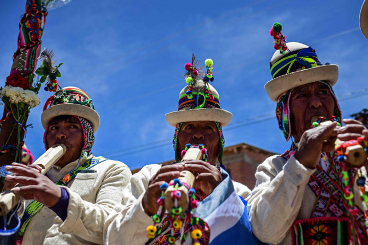 Mantan presiden sayap kiri Evo Morales sebelumnya melintasi perbatasan dari Argentina ke Bolivia pada Senin, mengakhiri pengasingan hampir selama setahun, usai melarikan diri di tengah tuduhan kecurangan pemilu.