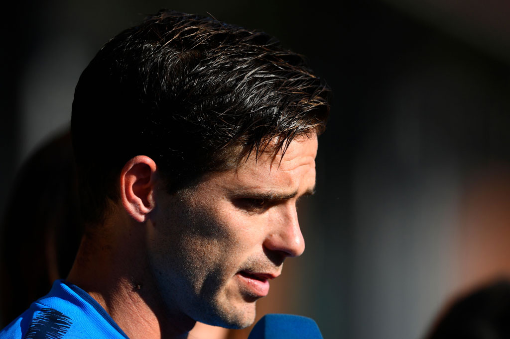 Gago yang menempati posisi gelandang bertahan itu tiga kali mengalami kerusakan parah pada tendon Achilles, sementara tendon di lututnya juga rusak dua kali.