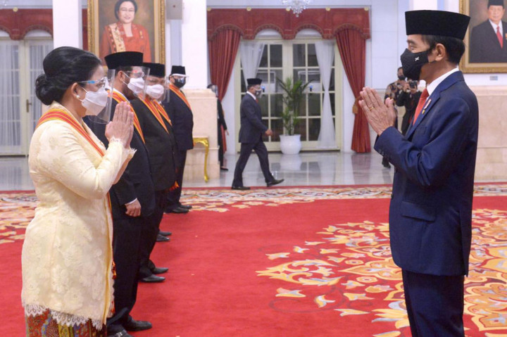 Hadir dalam acara penganugerahan Tanda Jasa dan Tanda Kehormatan yakni perwakilan penerima tanda kehormatan dari unsur pejabat negara/mantan pejabat negara, dan ahli waris dari para tenaga medis dan tenaga kesehatan yang gugur dalam menangani covid-19.