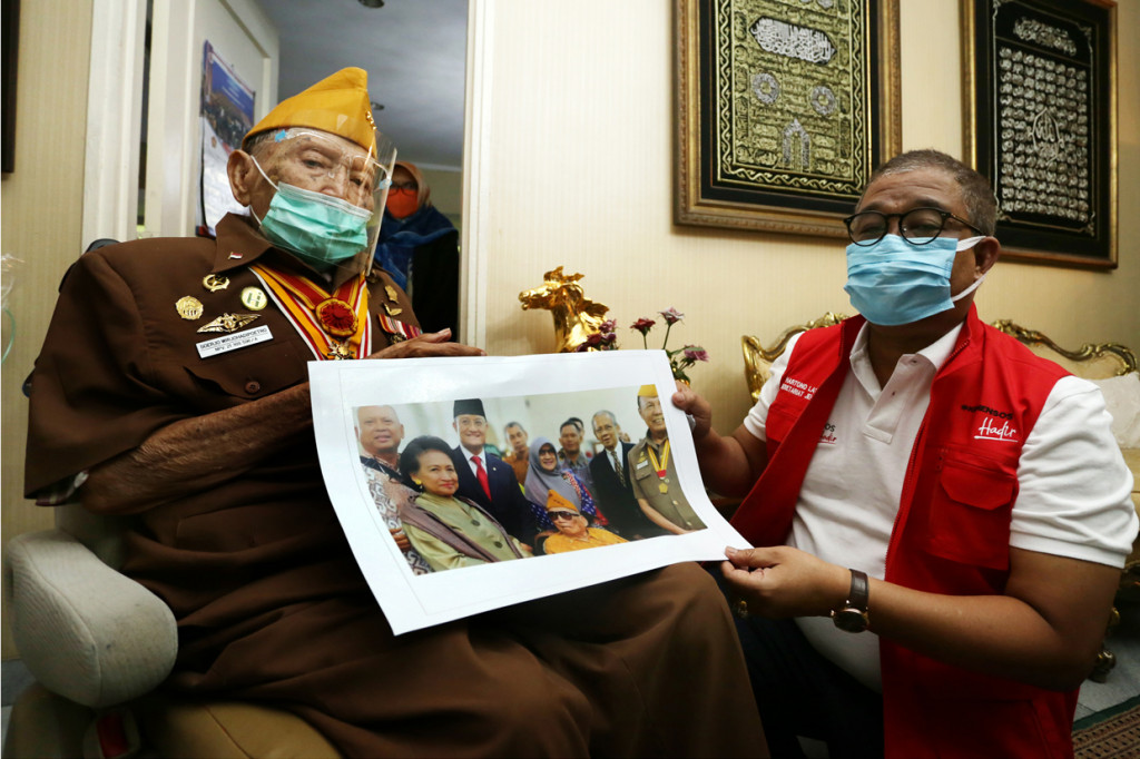 Pada tahun 2020, pemerintah melalui Kementerian Sosial memberikan tunjangan kehormatan kepada 587 orang yang telah berjasa besar memperjuangkan kemerdekaan termasuk para keluarga pahlawan nasional.