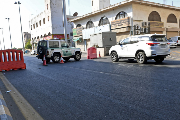 Empat orang dilaporkan terluka akibat insiden tersebut,