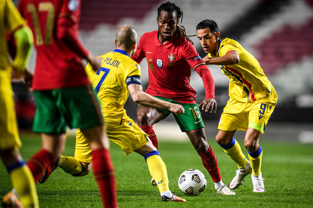 Cristiano Ronaldo yang tampil sebagai pemain pengganti pada babak kedua menyia-nyiakan peluang emas lewat tandukan. Namun ia menjadi pengumpan gol ketiga Portugal saat menyodorkan bola untuk disambar Renato Sanches pada menit ke-56.