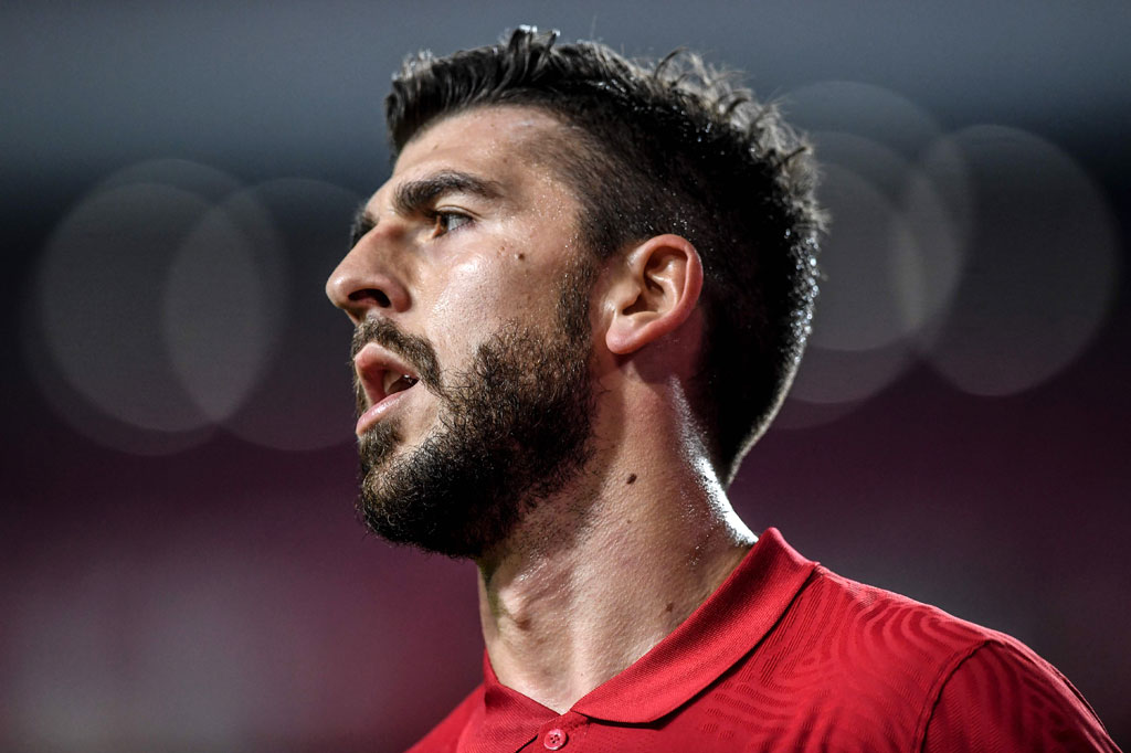 Paulinho kembali mencatakan namanya di papan skor. Sundulan Paulinho menyambut umpan silang Mario Rui membawa Portugal memimpin 4-0 pada menit ke-61. Portugal mendapatkan gol berikutnya akibat gol bunuh diri Emili Garcia pada menit ke-76