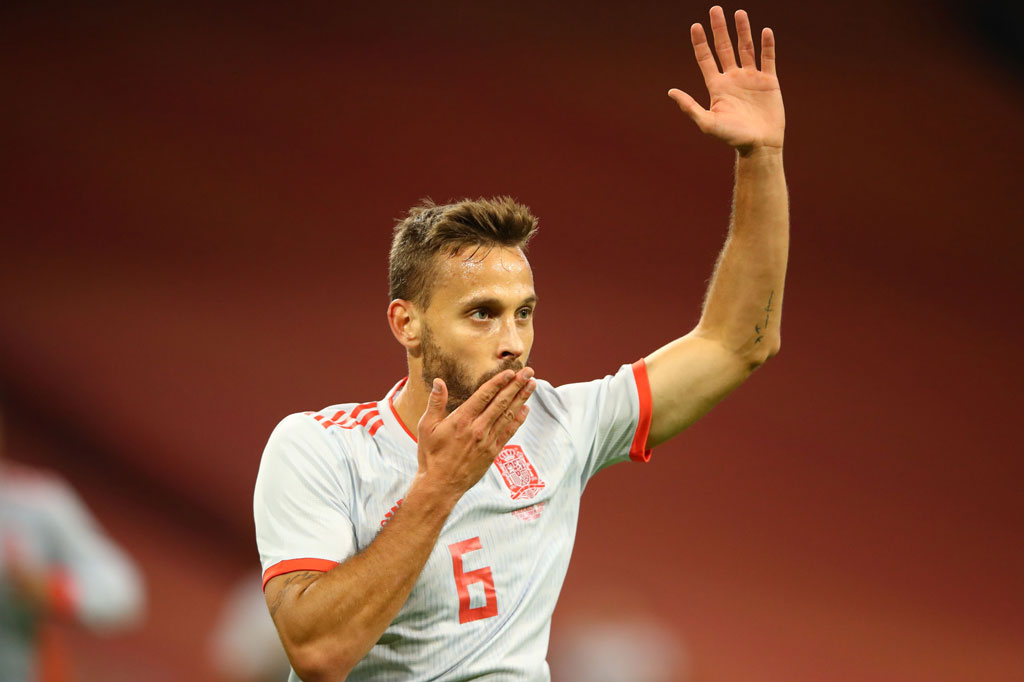 Sergio Canales melakukan selebrasi usai mengukir gol perdana untuk timnas Spanyol.