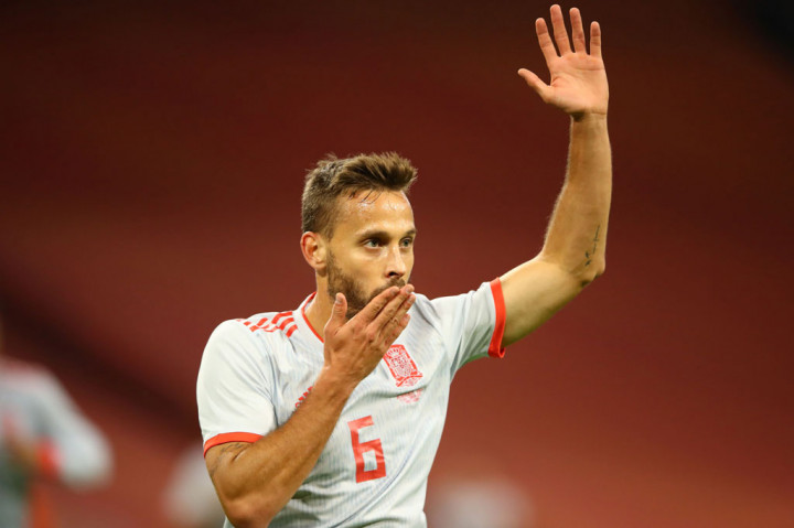 Sergio Canales melakukan selebrasi usai mengukir gol perdana untuk timnas Spanyol.