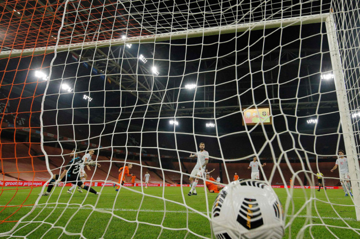 Di babak kedua Belanda menguasai jalannnya pertandingan dan Donny Van de Beek menyamakan kedudukan pada menit ke-47, dengan keberhasilannya menaklukkan kiper debutan Spanyol Unai Simon di tiang dekat.