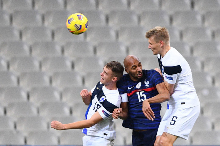 Prancis selanjutnya terus mendominasi permainan hingga memiliki 71 persen penguasaan bola sepanjang laga, dan melepaskan tak kurang dari 24 percobaan tembakan, namun tak satu pun berbuah gol.