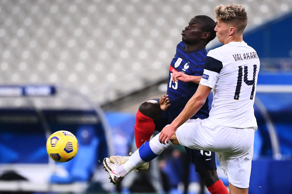 Steven Nzonzi, Kurt Zouma, N'Golo Kante dan Anthony Martial masing-masing berpeluang untuk mencetak gol, tetapi tak satu pun penyelesaian mereka bisa menemui sasaran hingga bubaran.