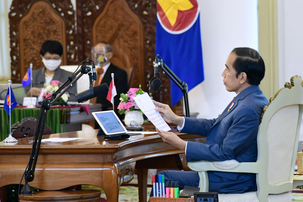 Pada KTT kali ini, Vietnam bertindak selaku tuan rumah dan rangkaian KTT ASEAN yang berjumlah 17 sesi pertemuan ini dihadiri oleh 10 kepala negara/pemerintahan ASEAN dan 8 kepala negara/pemerintahan negara mitra ASEAN.