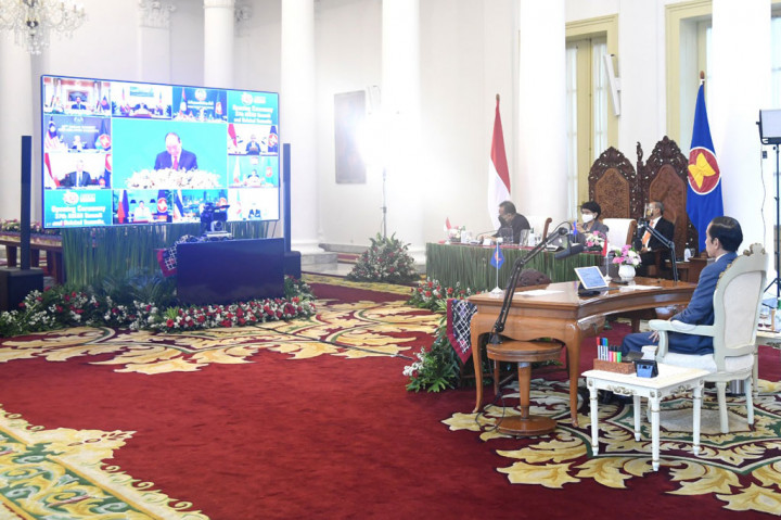 Pada hari ini, Presiden Joko Widodo akan mengikuti lima KTT melalui konferensi video, antara lain KTT Pleno ke-37 ASEAN, KTT ke-23 ASEAN dengan RRT, KTT ke-21 ASEAN dengan Korea Selatan, KTT ke-23 ASEAN dengan Jepang, serta KTT ke-17 ASEAN dengan India.