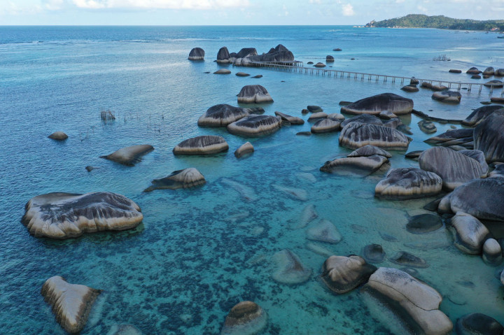 Keberadaan sejumlah situs geologi, seperti 'Alif Stone Park', Senubing, Pantai Bamak, Tanjung Datuk, Batu Kasah, dan sejumlah situs lainnya membuat Natuna saat ini Geopark Nasional oleh Komite Nasional Geopark Indonesia (ADHOC) dan diusulkan untuk masuk ke dalam 'Global Geopark Network' (GGN) UNESCO. 