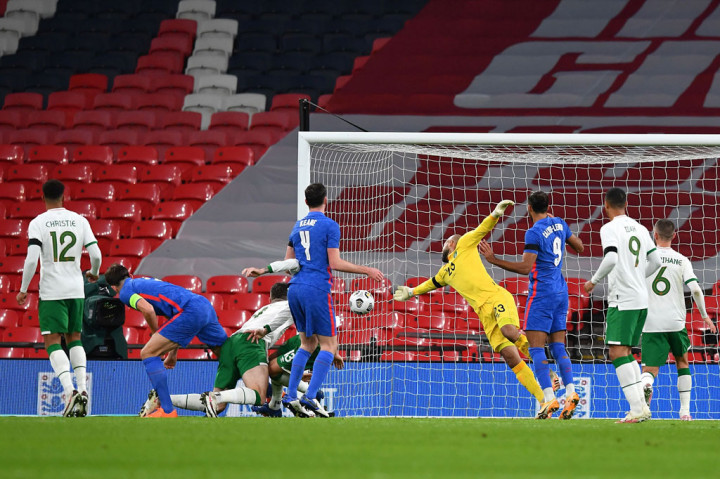 Inggris membuka keunggulan pada menit ke-18 lewat tandukan tajam sang kapten Harry Maguire menyambut umpan silang Harry Winks untuk menaklukkan kiper Darren Randolph.