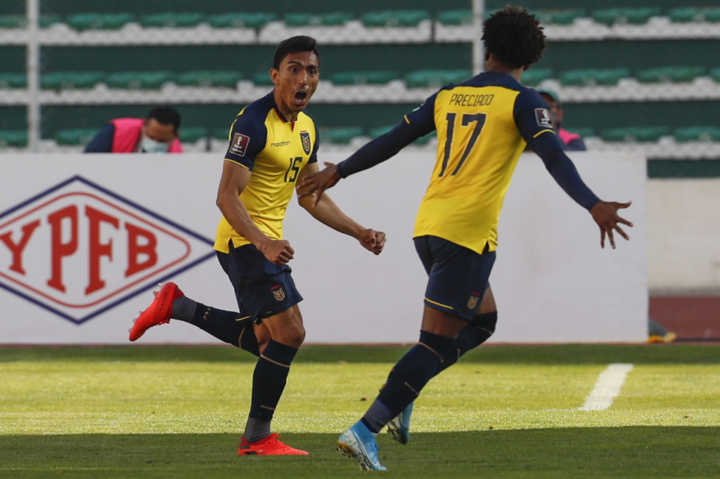 
Tim tamu kemudian berbalik memimpin melalui gol Angel Mena pada menit ke-55 untuk mengubah skor menjadi 2-1.