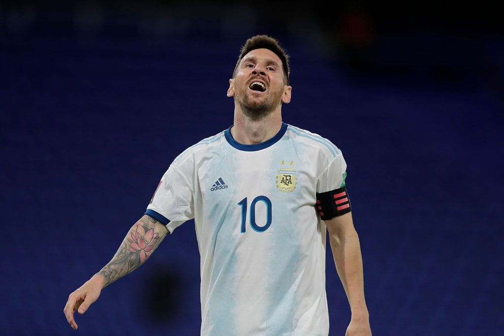 Pada menit 73, Messi kembali mendapat peluang emas untuk mencetak gol. Sayang tendangannya masih melenceng tipis dari gawang.
