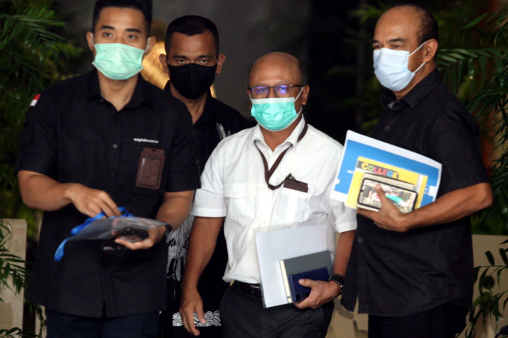 Direktur Utama PT Asuransi Jiwasraya (Persero) Hexana Tri Sasongko menyambangi Gedung Komisi Pemberantasan Korupsi (KPK), Jakarta, Jumat, 13 November 2020. Kedatangannya untuk membahas penyelamatan polis milik pegawai lembaga antirasuah tersebut.