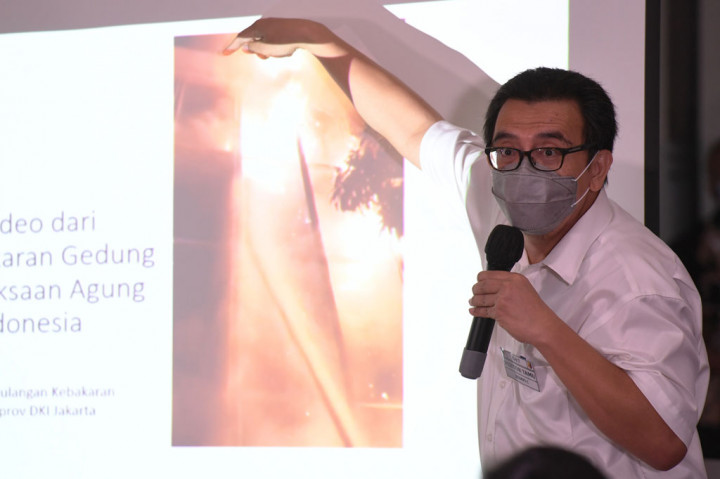Berdasarkan keterangan ahli kebakaran dari Universitas Indonesia (UI) Prof. Yulianto, alumunium composite panel (ACP) turut menjadi salah satu penyebab api dengan mudah menjalar ke bagian lain gedung saat kejadian.