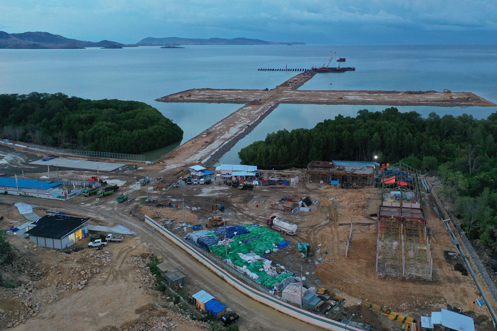 Budi menambahkan, Pelabuhan Multipurpose Wae Kelambu akan dilengkapi dermaga berukuran 120 x 20 meter, trestle berukuran 60 x 12 meter, dan causeway berukuran 690 x 20 meter. 