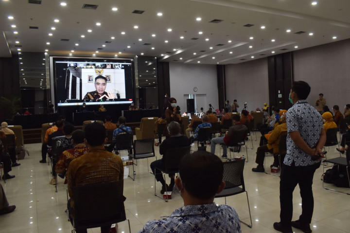 Kemendikbud meluncurkan Program Sekolah Menengah Kejuruan (SMK), Diploma Dua (D2) jalur cepat dan Program Peningkatan Prodi Diploma Tiga menjadi Sarjana Terapan (Diploma Empat/D4).