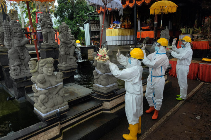 Oleh karena itu pada September 2020 Pemprov Bali bersama Parisada Hindu Dharma Indonesia (PHDI) dan Majelis Desa Adat (MDA) Provinsi Bali mengeluarkan surat edaran yang berkaitan dengan penerapan protokol kesehatan saat melakukan kegiatan ritual adat dan budaya tersebut.