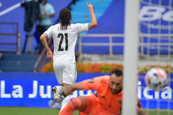 Edinson Cavani membuka keunggulan Uruguay saat laga baru berjalan lima menit. Sepakan kaki kanan pemain Manchester United tersebut menyelesaikan umpan kiriman Nahitan Nandez tak terbendung kiper David Ospina.