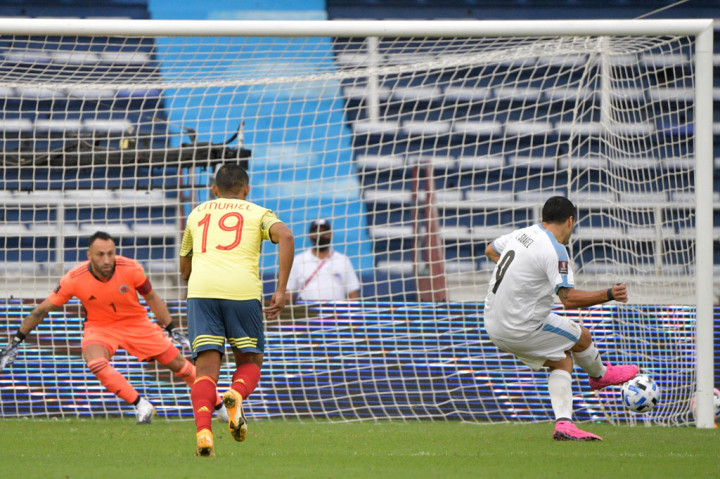 Uruguay justru berhasil menggandakan keunggulan pada menit ke-54 melalui eksekusi penalti Luis Suarez, setelah sebelumnya Jeison Murillo melanggar Rodrigo Bentancur di dalam area terlarang.