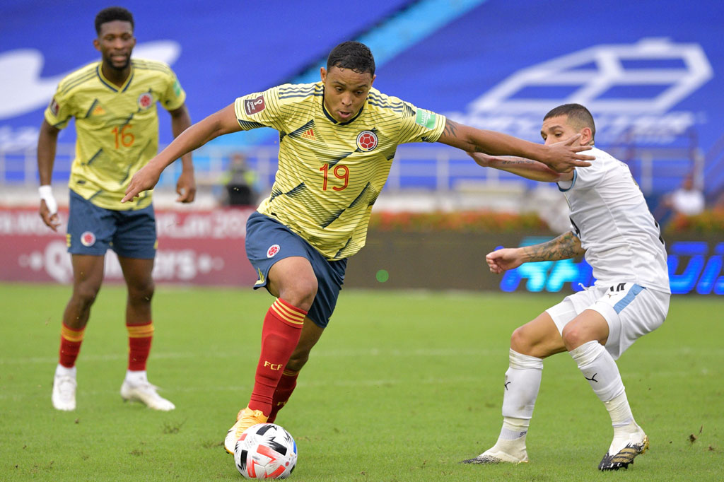 Kolombia berusaha memperkecil ketertinggalan, namun kesulitan menembus jantung pertahanan Uruguay sehingga mulai mengandalkan tembakan-tembakan spekulasi. Tetapi hingga bubaran tak ada gol yang dicetak oleh tuan rumah.
