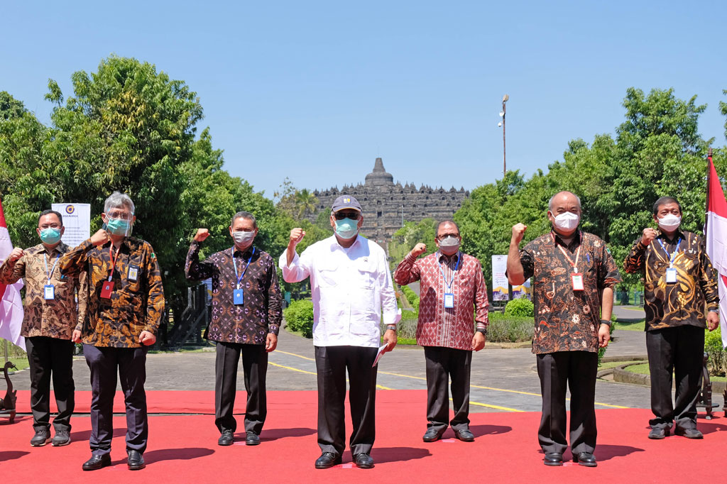 Tol Yogyakarta-Bawen resmi akan segera dibangun. Hal itu ditandai dengan penandatanganan Perjanjian Pengusahaan Jalan Tol (PPJT) dan Perjanjian Penjaminan Proyek Jalan Tol Yogyakarta-Bawen di kompleks Taman Wisata Candi (TWC) Borobudur, Magelang, Jawa Tengah, Jumat, 13 November 2020). Proyek tersebut akan dibangun mulai pertengahan 2021.