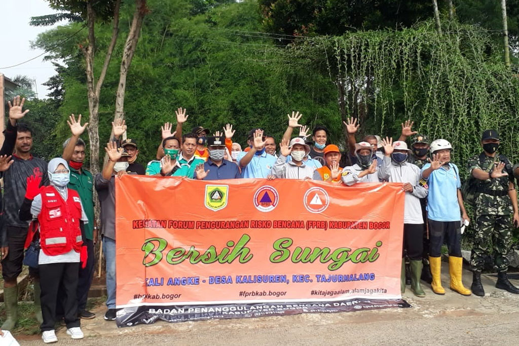 Aksi 'Bersih Sungai' tersebut sebagai wujud kecintaan warga terhadap lingkungan, khususnya kelestarian biota air seperti populasi ikan dan hewan-hewan lainnya, serta kualitas dan kebersihan air Kali Angke.