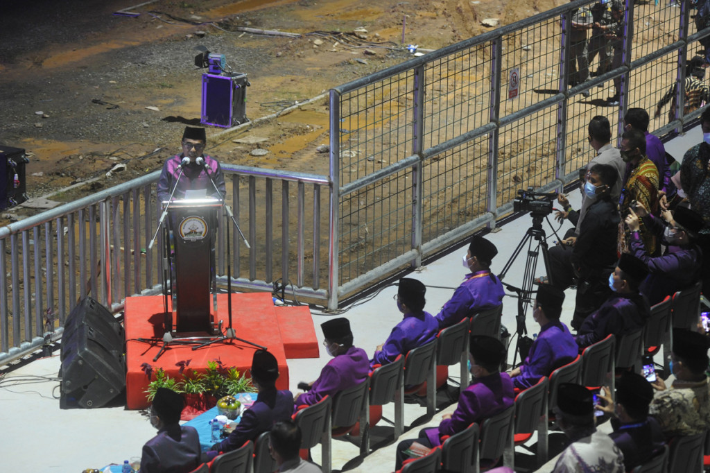 Menteri Agama, Fachrul Razi berpidato saat pembukaan MTQ Nasional ke-28, di Nagari Sikabu, Lubuk Alung, Kabupaten Padangpariaman, Sumatera Barat.