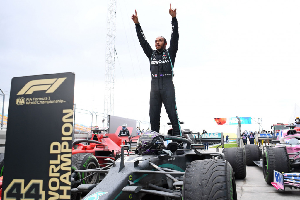 Lewis Hamilton berhasil memenangi balapan Formula 1 GP Turki 2020 di Istanbul Park Circuit.
