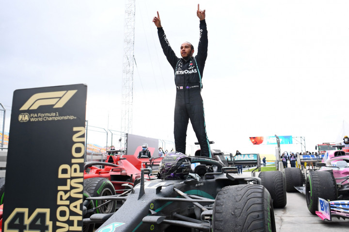 Lewis Hamilton berhasil memenangi balapan Formula 1 GP Turki 2020 di Istanbul Park Circuit.

