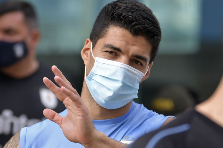 Striker Atletico Madrid dan timnas Uruguay Luis Suarez dinyatakan positif terjangkit covid-19 dan akan absen dalam laga kualifikasi Piala Dunia melawan tim tamu Brasil.