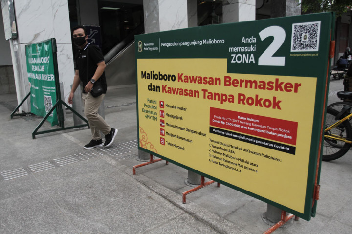 Pemerintah Kota Yogyakarta memberlakukan aturan Malioboro sebagai Kawasan Tanpa Rokok dan menyediakan sejumlah titik area merokok. Hal ini sesuai dengan Peraturan Daerah (Perda) Nomor 2 Tahun 2017 tentang Kawasan Bebas Rokok. 