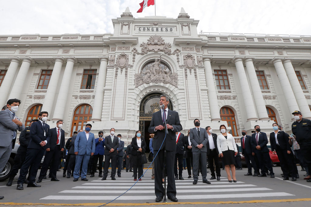 Kongres bertemu untuk kedua kalinya untuk menyetujui seorang presiden dan Sagasti mendapatkan minimal 60 suara yang dibutuhkan.