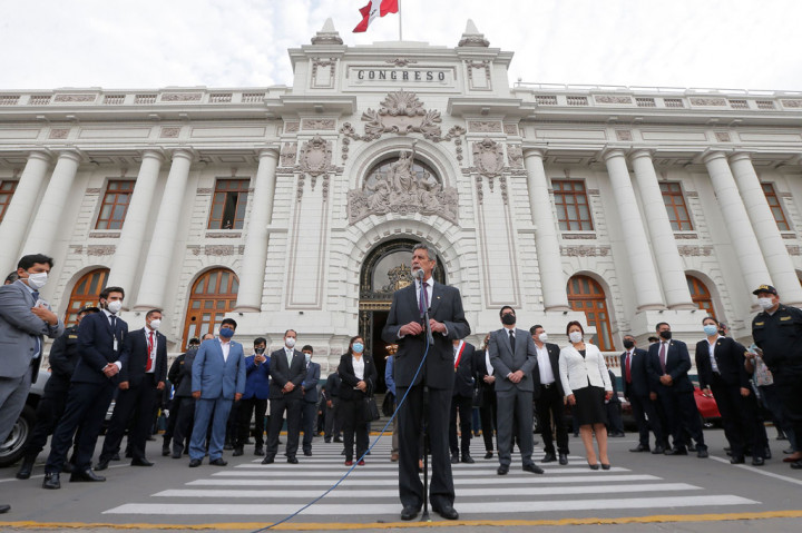 Kongres bertemu untuk kedua kalinya untuk menyetujui seorang presiden dan Sagasti mendapatkan minimal 60 suara yang dibutuhkan.
