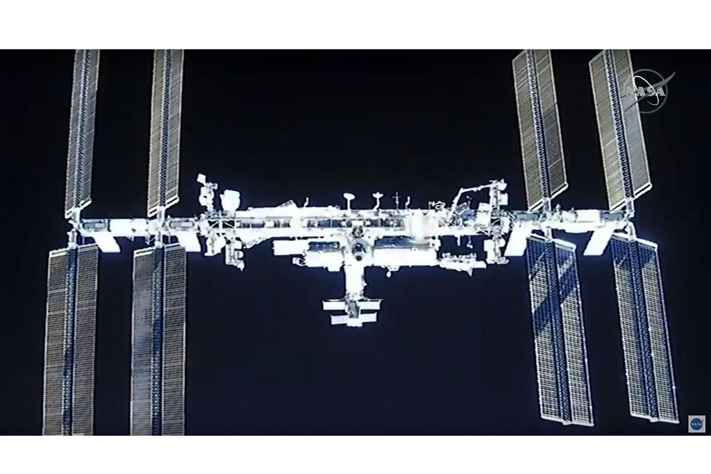 Stasiun luar angkasa yang merupakan laboratorium orbital sejauh 400 kilometer di atas Bumi tersebut, akan menjadi tempat tinggal mereka selama enam bulan ke depan. Setelah itu, satu tim astronaut lain dengan kapsul Crew Dragon akan menggantikan mereka.