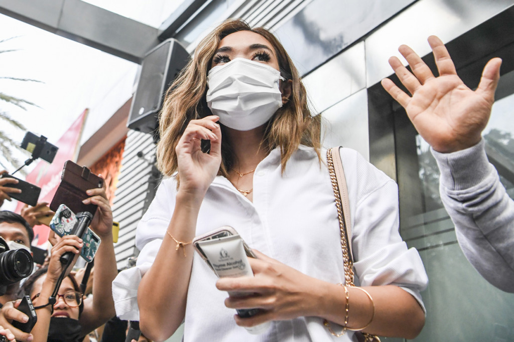 Artis Gisella Anastasia atau Gisel memenuhi panggilan polisi untuk dimintai keterangan perihal kasus video syur yang beberapa waktu lalu beredar di media sosial. 